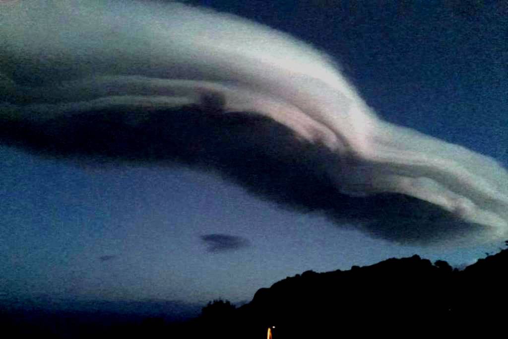 AEMET shares stunning image of rare cloud formation over the Canary Islands