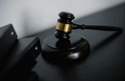 How online casino game providers obtain necessary licences and certifications?