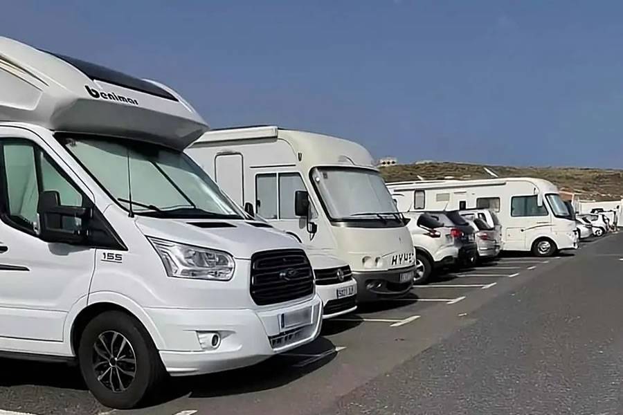 Protest by more than 300 camper vans will cause delays on the TF-1 motorway