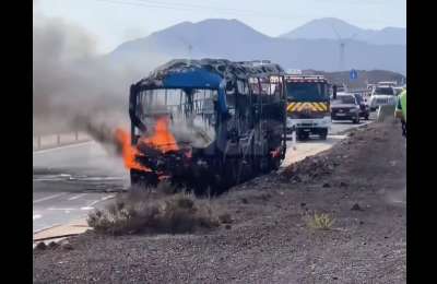VIDEO: Bus fire on the FV-1 road to Corralejo in Fuerteventura