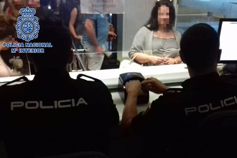 Five arrested at Tenerife South Airport with false passports trying to fly to the UK and Ireland