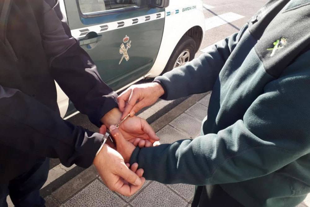 Guardia Civil arrest car thief in Tenerife after 'Suspicious Behaviour'