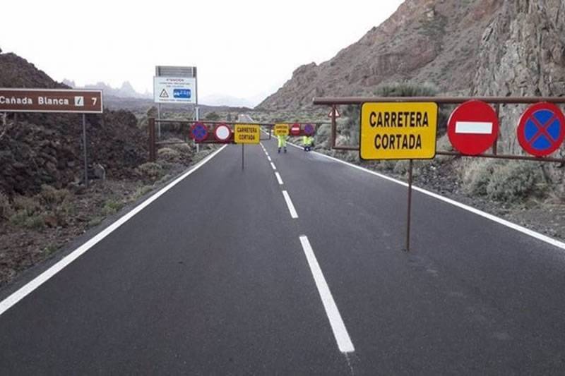 All access roads to Teide closed due to ice and pre-alert for snow