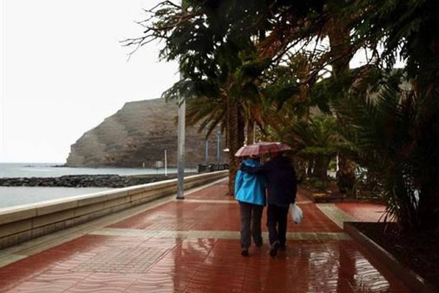 Canary Islands expect more rain, possible storms, and snow on Teide this Monday