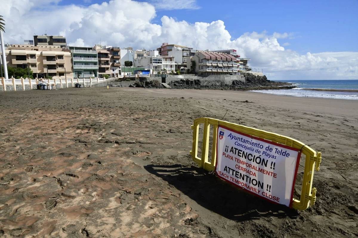 Beaches closed in Telde due to safety risks following heavy rainfall