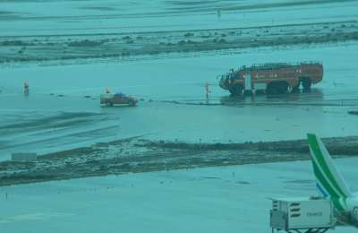 VIDEO: Flooded runways, flight diversions, and delays after heavy rains in the Canary Islands