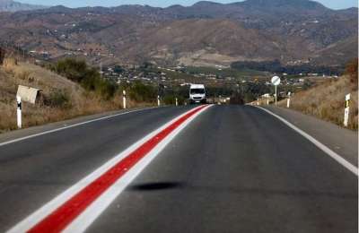 DGT introduces red line on roads with €400 fines for overtaking