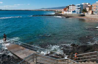Man drowns off Canary coast: Emergency services unable to save him