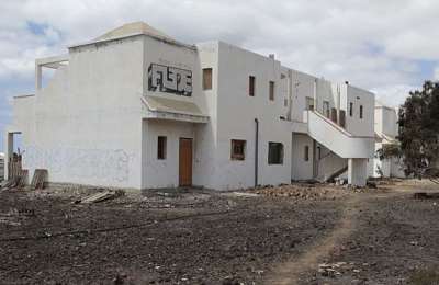 90 families to be evicted from a building in Costa Teguise to make way for a luxury hotel