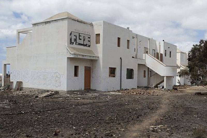 90 families to be evicted from a building in Costa Teguise to make way for a luxury hotel