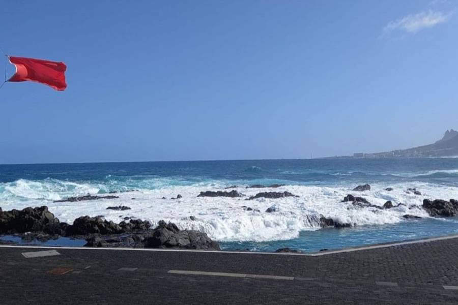 Council closes all coastal bathing areas in La Laguna