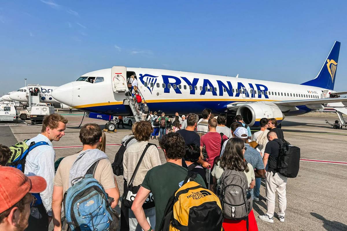 Ryanair to impose €100 fine for passengers late at boarding gates