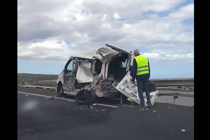 Serious accident in Tenerife: Lorry leaves road and collides with another vehicle