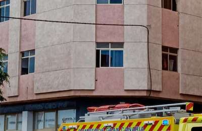 Residential building in Vecindario evacuated due to risk of collapse