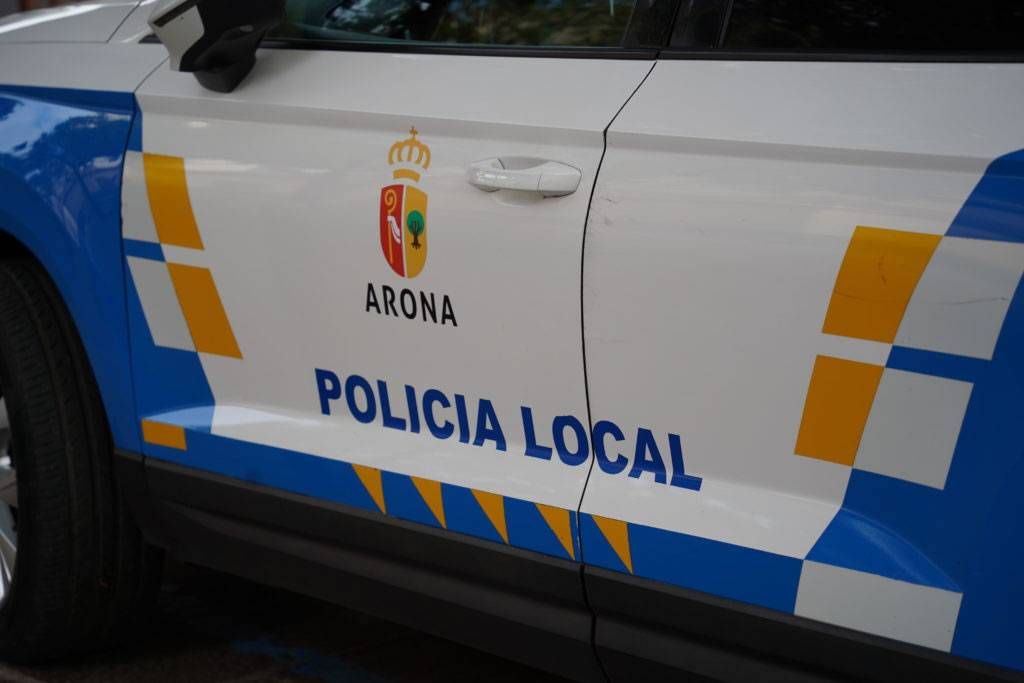 Man arrested in Arona for breaking into a relative’s home and threatening him with a knife