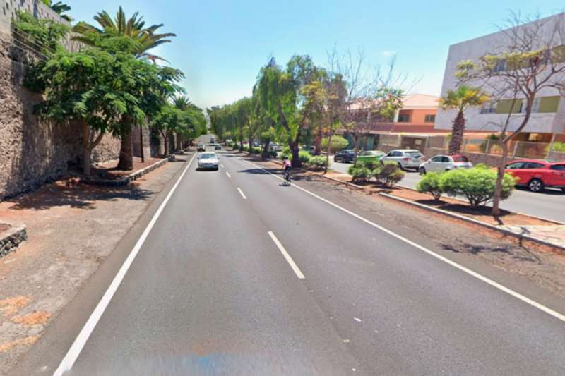 Two men in critical condition following serious road accident in south Tenerife