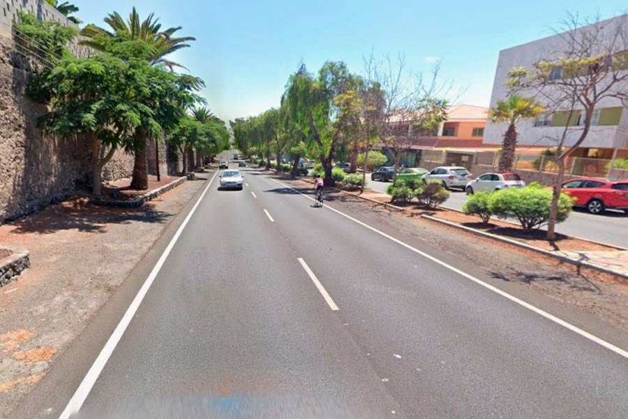 Two men in critical condition following serious road accident in south Tenerife