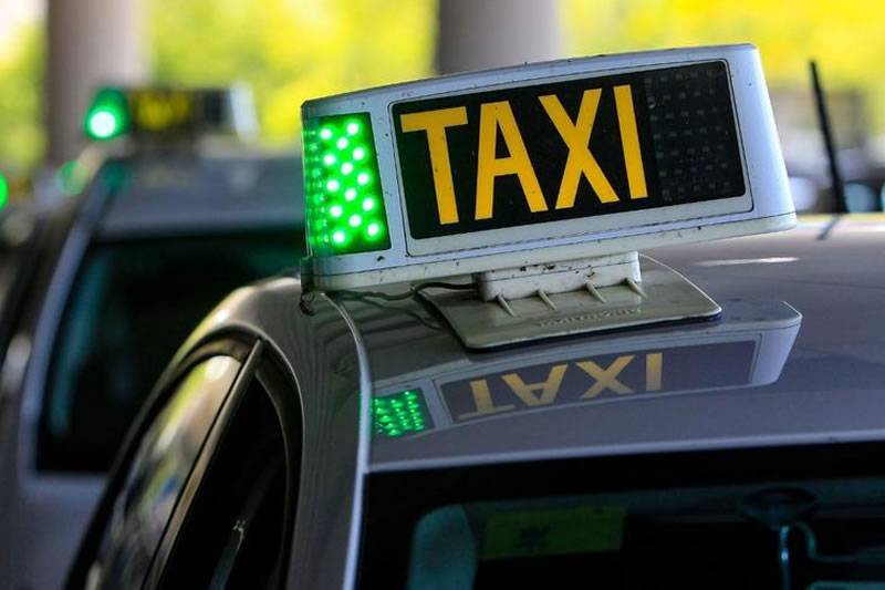 Taxi driver caught dealing cocaine from his car