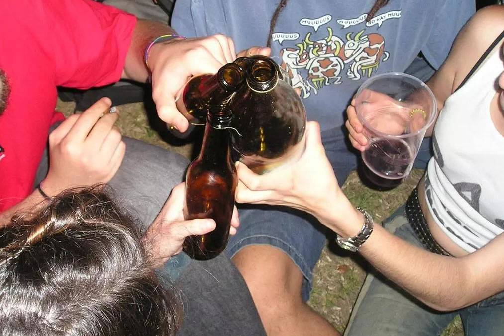 Experts warn of alarming levels of alcohol and cannabis use among Canary Islands teenagers