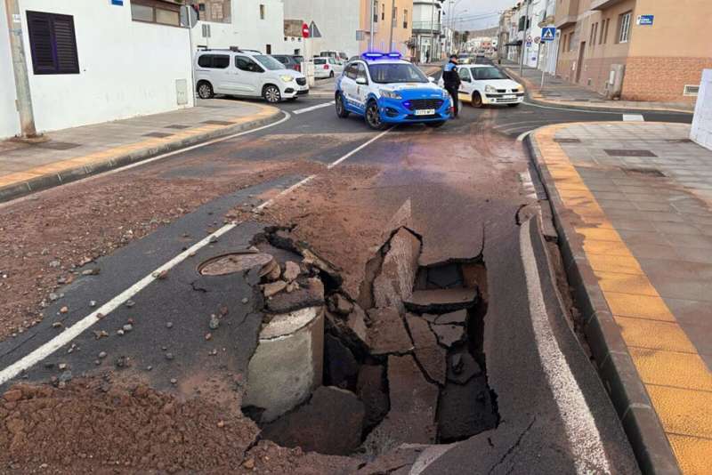 Another road collapses in Lanzarote due to underground sewage problems