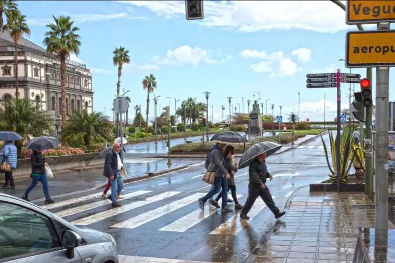 SUNDAY WEATHER: Cloud and some rain but with higher temperatures