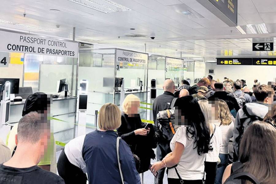 13 arrested in Tenerife for using fake documents to get on flights to the UK and Ireland