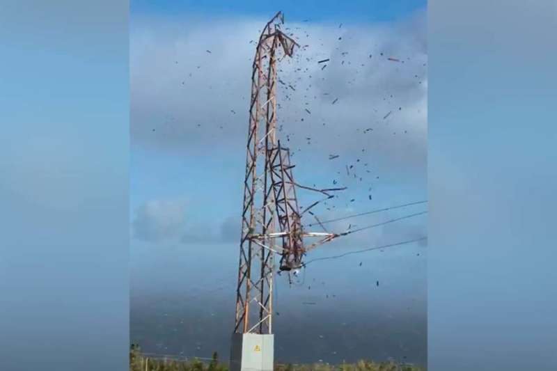 One injured and widespread disruption as Storm Nuria moves across the Canary Islands