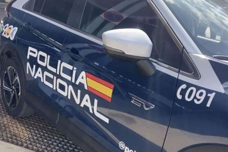 Two police officers save the life of a 2-year-old boy in Gran Canaria
