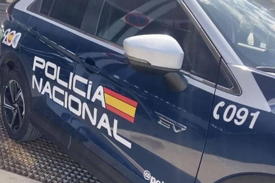 Two police officers save the life of a 2-year-old boy in Gran Canaria