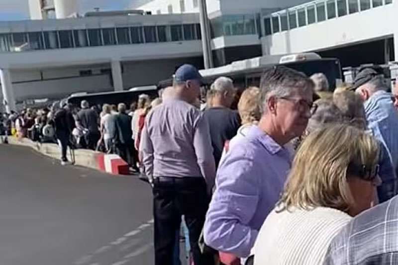 Lanzarote Airport to receive 45 additional officers at passport control to ease queues