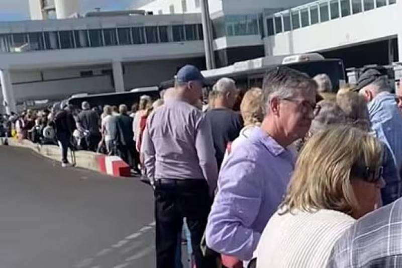 Lanzarote Airport to receive 45 additional officers at passport control to ease queues