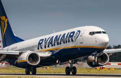 Police board Ryanair flight from Tenerife over unpaid food and drink