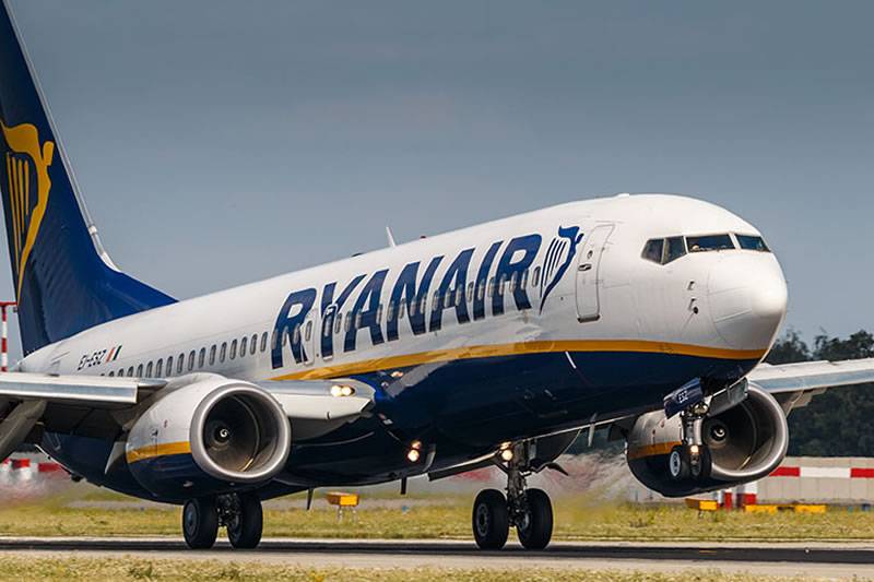Police board Ryanair flight from Tenerife over unpaid food and drink