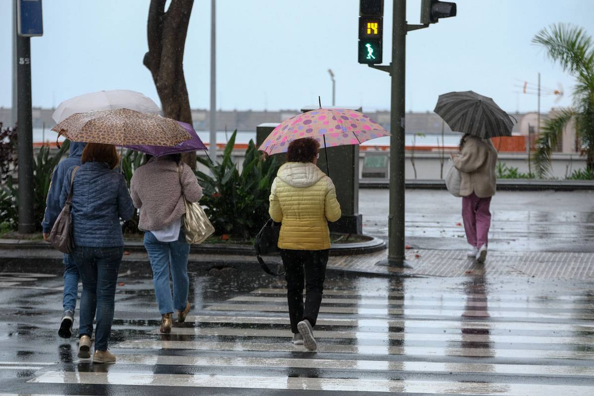 Yellow and orange weather alerts announced for all Canary Islands for rain, wind and storms