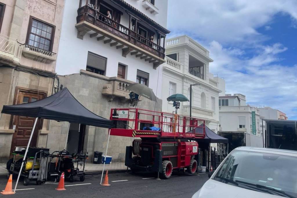 Santa Cruz is transformed into Zurich for Johnny Depp and Penélope Cruz film shoot