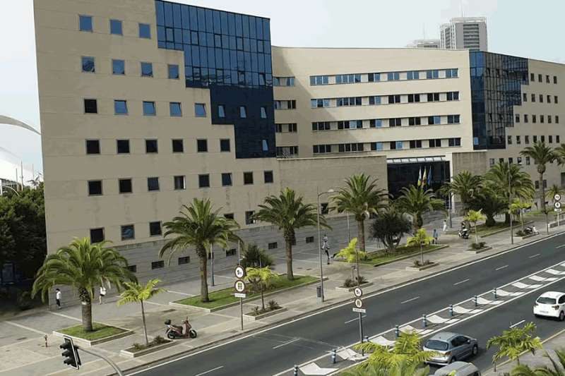 Director's Double Life: Tenerife camp organiser embezzles €80,000 in elaborate fraud scheme