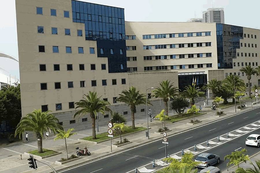 Director's Double Life: Tenerife camp organiser embezzles €80,000 in elaborate fraud scheme
