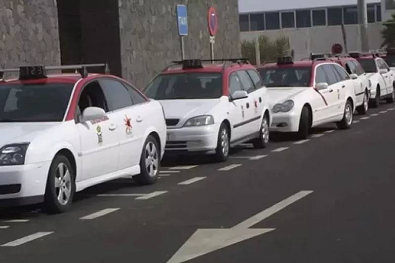 Taxi drivers will strike in Lanzarote during Easter week 