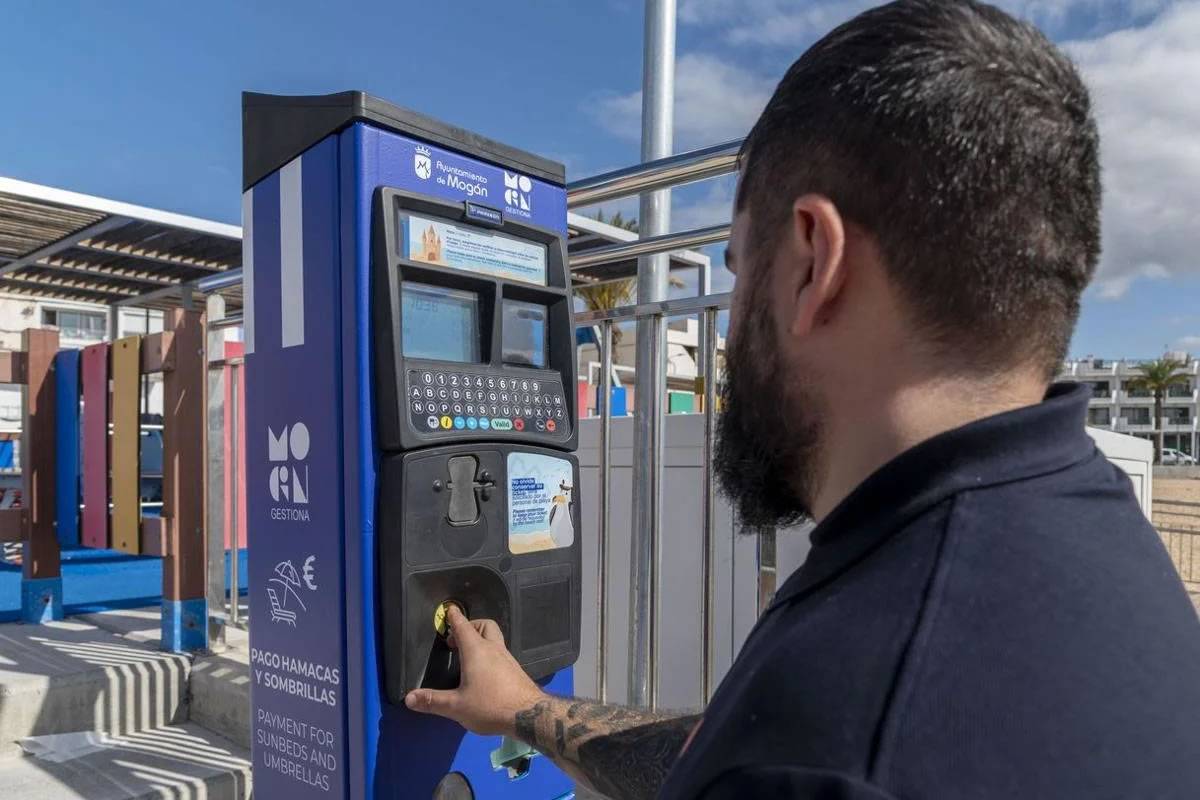 Mogán introduces new payment system for sunbeds and parasols on its beaches