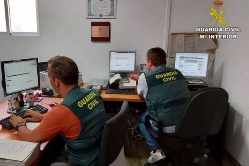 Guardia Civil are investigating a travel agency in Playa Blanca for fraud