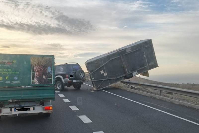 Caravan flips and lands on protection barrier in Lanzarote