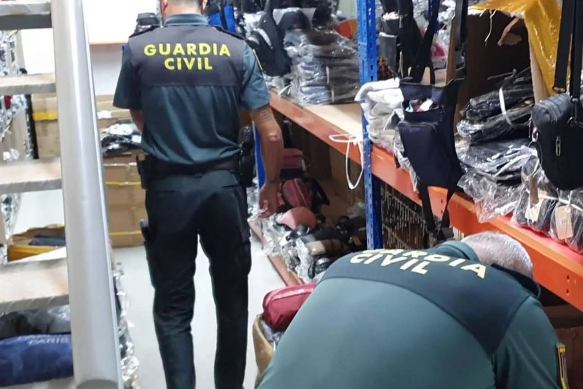 Guardia Civil seizes counterfeit goods worth over €180,000 in Gran Canaria