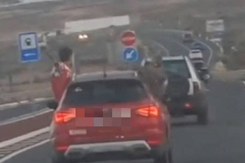 VIDEO: Tourists recorded in reckless driving incident in Lanzarote