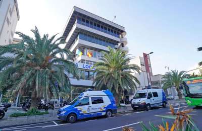 Alarm as floor collapses in a Tenerife police station
