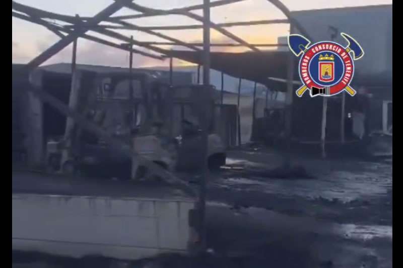 LATEST: Fire Under Control at Pallet Warehouse in Tenerife