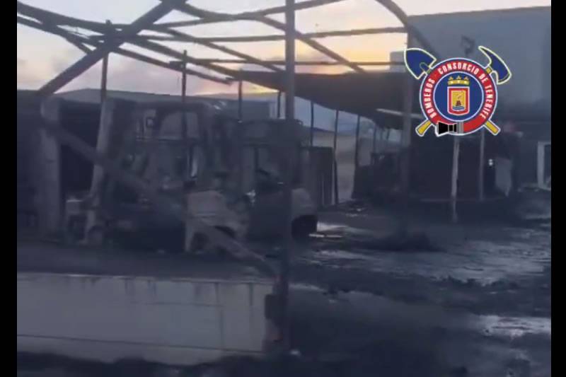 LATEST: Fire Under Control at Pallet Warehouse in Tenerife