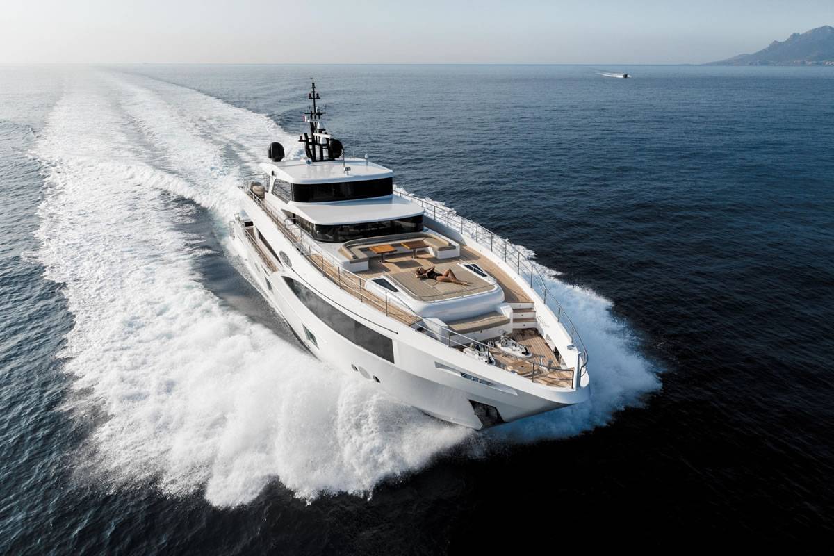 Planning tips that upgrade your luxury yacht hire adventure