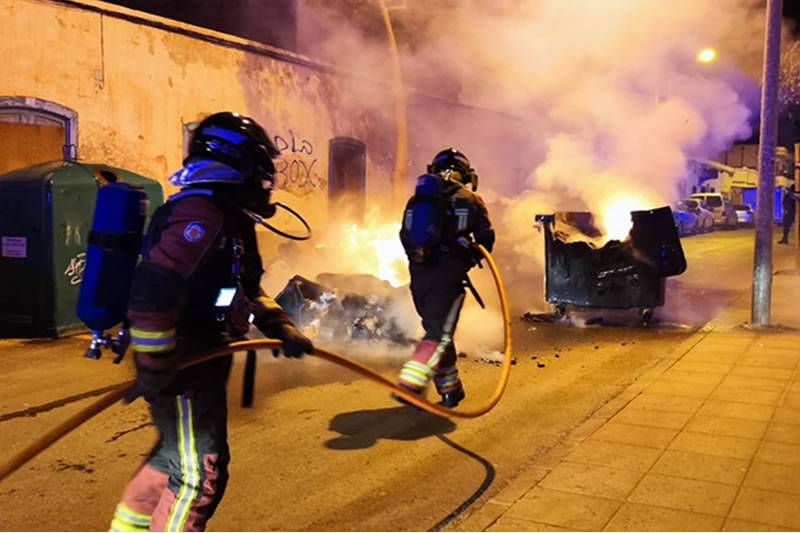 Lanzarote firefighters tackle three fires in separate incidents early Friday morning