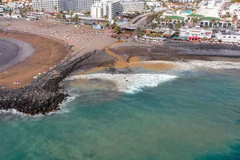 Major concerns over ‘huge’ discharge at popular beach in the south of Tenerife
