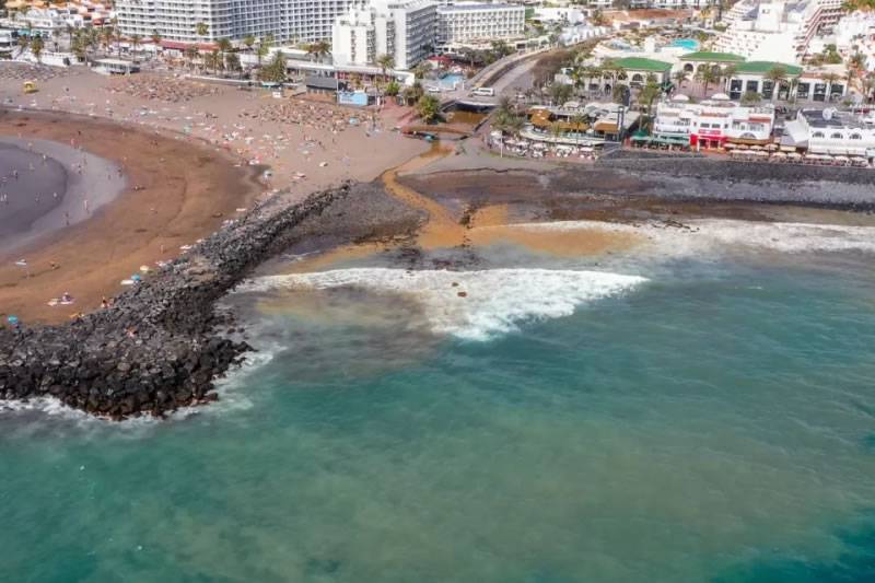Major concerns over ‘huge’ discharge at popular beach in the south of Tenerife